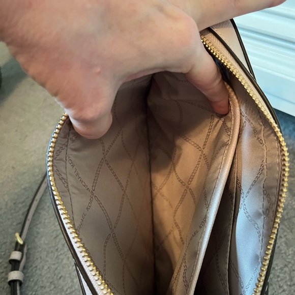 Michael Kors Jet Set Crossbody - Picture 9 of 14